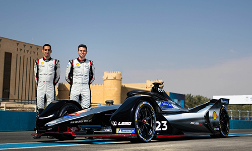 3-日產(chǎn)汽車e.dams車隊車手塞巴斯蒂安·布埃米（Sebastien Buemi）及奧利弗·羅蘭德(Oliver Rowland)首戰(zhàn)分獲第六、七名的好成績（文章內(nèi)）.jpg